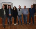 Bild: mnt
Das Planungsbüro KSI stellt die Machbarkeitsstudie zum Nahwärmenetz im Gasthaus Träxler vor. Im Bild von links Bürgermeister Walter Schauer, Karl Kaiser (Geschäftsleiter KSI), Sarah Lagani (Projektleiterin KSI), Thomas Rohrmüller, Heiner Reitinger, Wolfgang Schwab (alle Planungsteam Nahwärmenetz)