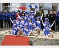 Bild: Anna-Lena Kuhr/exb
Die Jugendgarde begeistert die Zuschauer beim Faschingsauftakt auf dem Hirschauer Marktplatz mit ihren eindrucksvollen Choreographien.