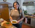 Bild: Marina Gube
Wildbret ist so ein unglaublich vielseitiges Lebensmittel. Deswegen macht Maria Kraus ein "wildes" Curry-Gericht daraus.