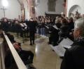 Bild: rn
Der Kirchenchor „Cantiamo“, das Ensemble „New Voices“ und die Chorklasse des Gymnasiums treten beim Benefizkonzert für den Neubau des Pfarr- und Jugendheims auf.
