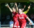 Archivbild: mhs
Julian Kiener (links) erzielte den Treffer zum 1:0-Sieg der SpVgg Pfreimd gegen die Landesliga-Reserve der SpVgg SV Weiden.