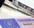 Symbolbild: Marius Becker/dpa 
Auch Personen mit einem ausländischen Führerschein dürfen in Deutschland Autos bewegen. Wer dauerhaft in Deutschland lebt, benötigt nach 6 Monaten eine deutsche Fahrerlaubnis.