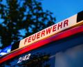 Symbolbild: Philipp von Ditfurth
Das Blaulicht leuchtet auf dem Dach eines Einsatzfahrzeugs der Feuerwehr.