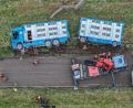 Bild: Jason Tschepljakow/dpa
Ein Tiertransporter liegt nach einem Unfall auf der Verbindungsstraße zwischen Frankenhofen und Irsingen neben der Fahrbahn