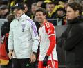 Bild: Bernd Thissen/dpa
Bayern-Star Thomas Müller (Mitte) besucht am Sonntag, 3. Dezember, den Bayern-Fanclub Nabburg/Oberpfalz.