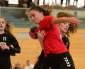 Bild: mhs
Natalie Fleischmann beweist Durchsetzungsvermögen: Die Damen der HSG Nabburg/Schwarzenfeld benötigen im Heimspiel gegen Schlusslicht Herzogenaurach einen Sieg.