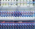 Symbolbild: Rolf Vennenbernd/dpa
Für Milch gibt es derzeit keine Pflicht zur Herkunftsangabe. Es muss laut Verbraucherzentrale Bayern weder gekennzeichnet werden, wo die Milch erzeugt, noch wo sie verarbeitet wurde.