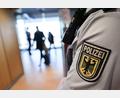 Symbolbild: Christian Charisius/dpa
Bundespolizisten hielten am Donnerstag einen gesuchten Straftäter bei Waidhaus an.