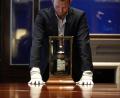 Bild: Kin Cheung/AP
Über 2,1 Millionen Pfund war einem Käufer die Flasche des „The Macallan 1926 Adami“ wert.