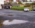 Bild: bkr
Die leere Fläche wird das Zentrum des Speckermühlplatzes mit einem großkronigen Baum und einer Ruhebank als zentrales Element. Dem Platz gegenüber auf der anderen Straßenseite schließt sich das Daddy-Areal an.