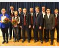 Bild: fdl
Der Männerchor Ehenfeld ehrt Mitglieder für ihre Treue (von links): Chorleiterin Saskia Krügelstein, Zweiter Vorsitzender Sepp Falk, Sibylla Kustner, Jo Meier, Bernhard Kustner, Vorsitzender Wolfgang Falk, Jürgen Köper, Bürgermeister Hermann Falk, Christian Fink, der Geschäftsführer der Sängergruppe Amberg, und Fritz Dietl.