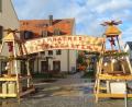 Bild: Stadt Kemnath/exb
Bauhof-Mitarbeiter haben die Eingangspforte zum Kemnather Wintergarten heuer neu gestaltet. Im Vergleich zur Premiere im Vorjahr ist das nicht die einzige Veränderung.