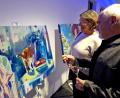 Bild: R. Kreuzer
"Kittys Harmonie" heißt das Bild von Stefanie Stangl, das bei der Vorstellung des Kunstkalenders des Oberpfälzer Kunstvereins zu Interpretationen und Gesprächen einlud.