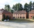Bild: bjp
Als Baudenkmale besonders schön und wertvoll sind die vor rund 120 Jahren erbauten Meierhof-Ökonomiegebäude nach Meinung von Architekt Klaus Stiefler. Sein Bayreuther Büro soll nun daran gehen, eine Machbarkeitsstudie für deren langfristige Nutzung auszuarbeiten.