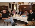 Bild: fvo
Johann Grünauer ,"Kleja-Hans", (Zweiter von links) feiert mit seinem Bruder Gerd (links) und seiner Frau Christa (Dritte von links) seinen 85. Geburtstag.