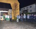 Bild: gi
Der Kriegerverein Tröbes mit ihrem Vorsitzenden Josef Schafbauer legt gemeinsam mit Zweitem Bürgermeister Bernhard Rom einen Kranz am Kriegerdenkmal nieder.