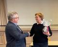 Bild: Tatjana Walter, RTO/exb
Realschuldirektor German Helgert dankte MdEP Monika Hohlmeier für ihren Vortrag an der Realschule Kemnath.