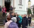 Bild: cog
Nach dem Gottesdienst unterhält sich Dekan Karlhermann Schötz (Mitte) vor der reformierten Kiche von Vsetín mit Bürgermeister Jiři Čunek (rechts, im dunklen Mantel).