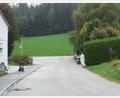 Bild: e
Die Klagen ist letztinstanzlich entschieden: Am Ende der Lochnerstraße in Theuern kann ein Baugebiet mit elf Parzellen entstehen.