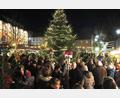 Bild: lst/exb
Der Flosser Marktplatz wird am Freitag, 1. Dezember, ab 16 Uhr beim achten Adventsmarkt der Frauen-Union (FU) wieder im vorweihnachtlichen Glanz erstrahlen.