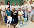 Bild: Klinikum Fichtelgebirge/exb
Strahlende Gesichter im Klinikum: Im Bild vorne von links Hebamme Natalie Ernstberger, Isabell Braun und Laura Czech, hinten von links Radu Dragan, Ramona Coanda, Dr. Natalija Deuerling, Chefärztin Dr. Maria Dietrich, Shoghik Janoyan, Patricia Heinl und Lisa Merkel.