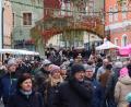 Bild: Kunz
Kathrein bringt die Leute rein: In Massen strömen sie am Sonntag in die Fußgängerzone.