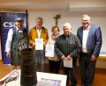 Bild: CSU Bergsteig/exb
Ortsvorsitzender Dieter Stein (links) und Oberbürgermeister Michael Cerny (rechts) mit den Geehrten (ab Zweiter von links): Lorenz Flierl, Barbara Vornlocher und Werner Vornlocher.