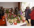 Bild: bk
Renate Groß und Anneliese Kohl hatten wieder für eine bunte Auswahl an Adventssachen gesorgt. Der Erlös des Basars kommt sozialen Zwecken zugute.