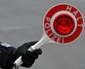 Symbolbild: Matthias Hiekel/dpa
Verbotene Pyrotechnik in mehreren Autos stellte die Bundespolizei am Samstag in Schirnding sicher.
