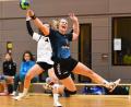 Archivbild: G. Büttner
Die Handballerinnen der HSG Weiden gewannen bei der SG Mintraching/Neutraubling II mit 32:26. Franziska Scheidler (dunkles Trikot) steuerte fünf Treffer bei.