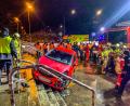 Bild: Feuerwehr Dresden
Nach dem Jahn-Spiel in Dresden am Sonntag kam ein Auto auf der Treppe zum K-Block zum Stehen.