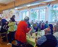 Bild: Bettina Hahn/exb
Im Café "Farbenfroh" begegnen sich Menschen verschiedener Nationen in lockerem Rahmen in den Räumen der Diakonie Weiden.