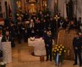 Bild: dob
Das Gedenken zum Volkstrauertag fand in Roggenstein bei Vohenstrauß wegen des starken Regens in der Pfarrkirche St. Erhard statt. Dafür wurden eigens die Gedenktafeln am Altar aufgebaut.