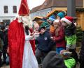 Archivbild: u
Von den Kindern wird er beim Weihnachtsmarkt mit Spannung erwartet – der Besuch von Sankt Nikolaus.
