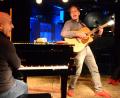 Bild: Kunz
Matthias Leitner, Tobias Ostermeier und Inge Faes-Wagner aus Regensburg stellen das "Bistrot Paris" auf den Kopf.