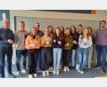 Bild: Georg Lang/exb.
Die Nachhaltigkeits-AG lässt sich jeden Tag eine besondere Verpflegung der Mitschüler einfallen. Die SMV und der Elternbeirat mit Vorsitzendem Bern Reil (Vierter von links) unterstützen die Aktion.