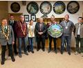 Bild: Peter Härtl/exb
Die Schützengesellschaft 1549 Tirschenreuth proklamierte ihre neuen Schützenkönige. Im Bild (von links) Harald Thiermann, Tobias Birkner, Roland Michl, Jonas Schedl, Peter Gold, Nico Wiesend, Christopher April und Paulus Mehler.