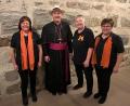 Bild: A. Mark/exb
Bischof Rudolf besuchte die musikalische Burgführung in Falkenberg. Tanja Meister, Martina Mark und Sabine Bauer (von links) begrüßten ihn.