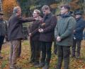 Bild: wel
Im Rahmen der Hubertusfeier wurden drei Jungjäger mittels Jägerschlag in die Kreisgruppe Oberviechtach aufgenommen.