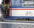 Bild: Daniel Löb/dpa
Am 10. Dezember startet das Ein-Euro-Radlticket in Regionalzügen und S-Bahnen in Bayern.