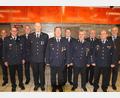 Bild: kro
Langjährige Führungsdienstgrade wurden ausgezeichnet. Zweiter von von links Fritz Leicht, der das Feuerwehr-Ehrenkreuz in Silber erhielt.