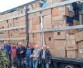 Bild: do
Die 900 prallgefüllten Geschenkkartons und viele Gebrauchsgegenstände finden im Kosovo dankbare Abnehmer. Unser Bild zeigt den Helferkreis beim Verladen der Sachspenden.