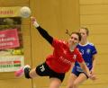 Archivbild: mhs
Die Handballerinnen der HSG Nabburg-Schwarzenfeld (vorne Alina Just) empfangen am Samstag den HC Sulzbach.