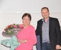 Bild: ak
Bürgermeister Christian Porsch gratulierte Margit Kaiser nachträglich zum Erhalt der Auszeichnung "Weißer Engel" durch den Freistaat Bayern.