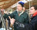 Bild: Hofbauer/exb
Dr. Andreas Striezel wertet zusammen mit den Landwirten die Ergebnisse anhand der Karten aus.
