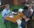 Bild: Anita Benkhardt/exb
Autorenlesung mit Fabian Lenk in der Grundschule Erbendorf.