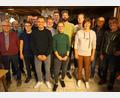 Bild: tra
Einen neuen Vorstand wählt der Schnupferclub Ensdorf mit Vorsitzendem Ritsch Stauber (Fünfter von rechts) und den Schnupfer-Urgesteinen Arnold Hiltl (Zweiter von rechts) und Gerd Krause (links).