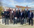 Bild: Auburger/exb
Zahlreiche Mitglieder der Siedlergemeinschaft Pfreimd wurden für ihre langjährige Treue geehrt. Bild von links Stellvertretender Bezirksvorsitzender Bernhard Jobst, Bürgermeister Richard Tischler (von links) und Vorsitzender Franz Heininger (rechts) übergaben die Auszeichnungen.