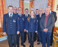 Bild: Kiener/exb
Zahlreiche Auszeichnungen gab es bei einem Ehrenabend der Feuerwehr Iffelsdorf, es wurden auch mehrere Mitglieder zu Ehrenmitgliedern ernannt: (von rechts), stellvertretender Kommandant Andreas Kubik, Helmut Pösl, Karl Fraß, zweiter Vorsitzender Christian Kalb, Kommandantin Josefine Duscher, Albert Kiener, Christof Reil, Bürgermeister Richard Tischler und Vorsitzender Michael Kiener.