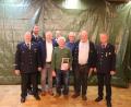 Bild: Laura Prüfling/exb
Die Feuerwehr Kemnath ehrt Vereinsmitglieder für jahrelange Treue (von links): Erster Kommandant Thomas Hackenberg, Zweiter Vorsitzender Robert Ott, Bürgermeister Marcus Eichenmüller, Kreisbrandmeister Marco Weiß, die Mitglieder Konrad Kräuter, Lang Xaver und Grill Hubert sowie Erster Vorsitzender Herbert Schlosser.